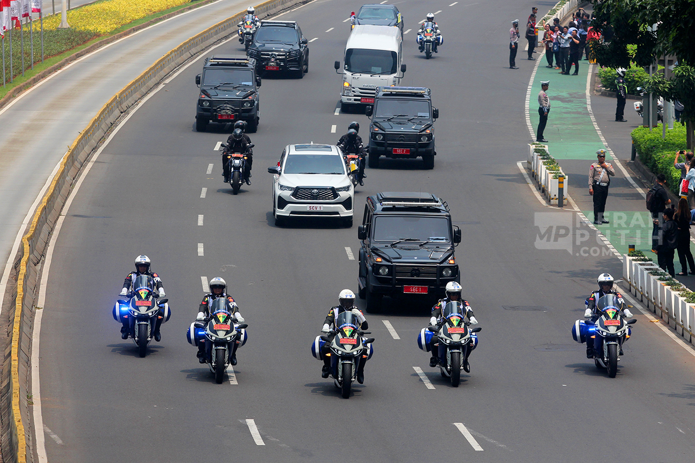 Iring-iringan Kendaraan Paus Fransiskus Menuju Kedubes Vatikan di Jakarta