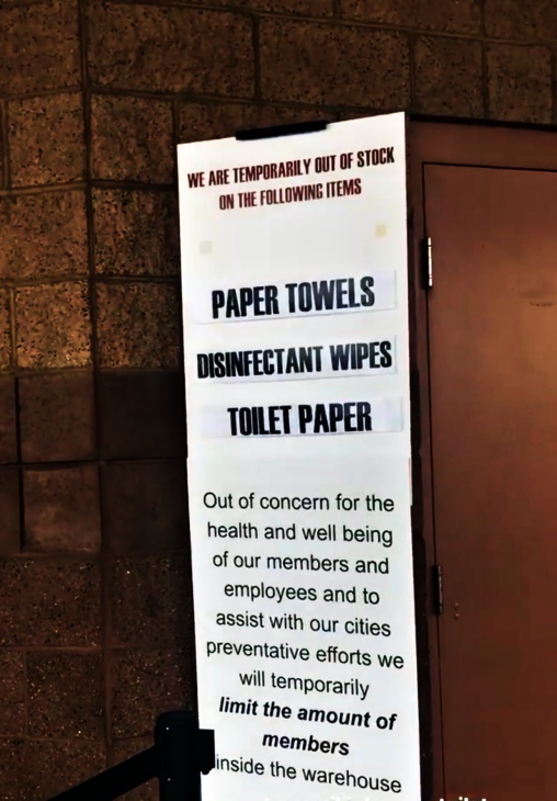 Paper towel, tisu disinfektan, dan toilet paper habis di sejumlah supermarket di LA. (Foto: Istimewa) 