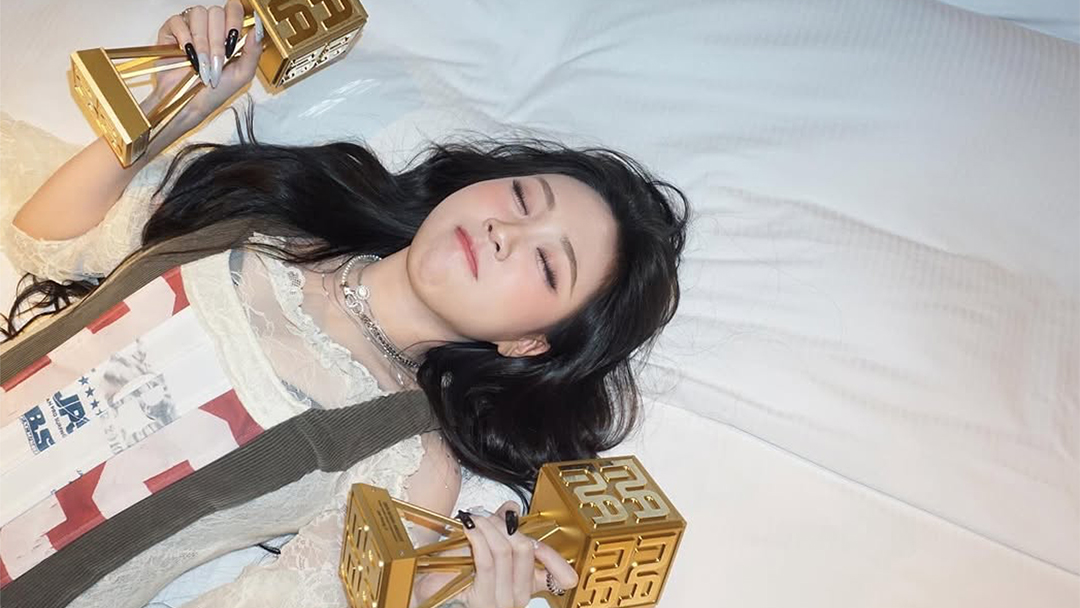 Lee Young-ji Bawa Pulang 2 Piala MAMA Award 2024