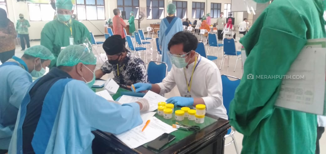 Gibran dan Bagyo Tes Swab di RSUD dr Moewardi Solo