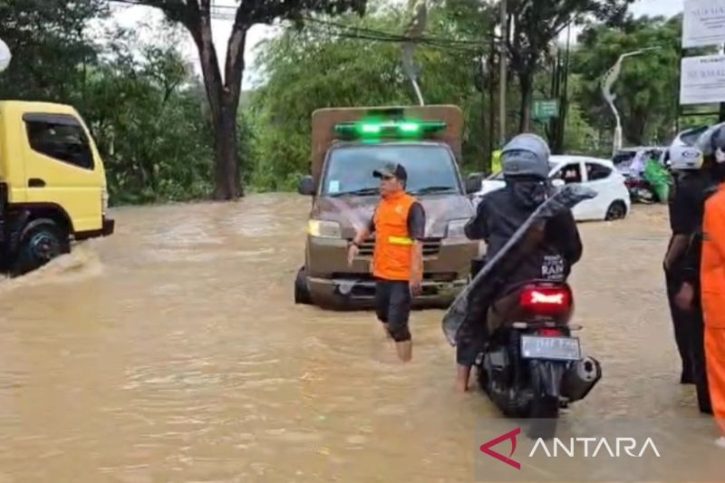 Jalan ke Rumah Prabowo Banjir, Tim Gabungan Diterjunkan Air Langsung Surut