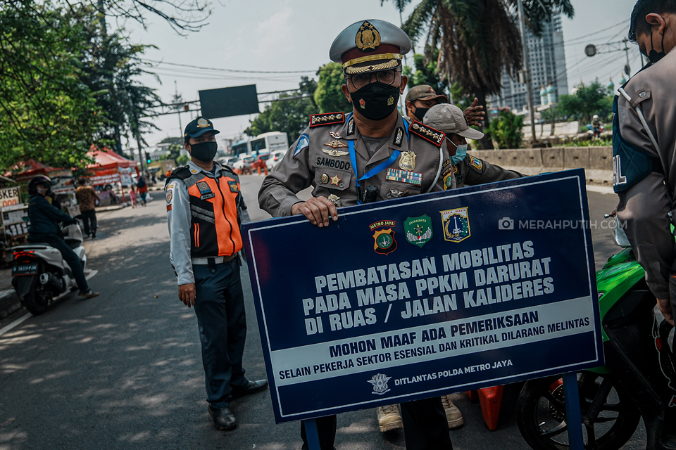 Hari Pertama Pembatasan Mobilitas PPKM Darurat di Perbatasan Tangerang-Jakarta