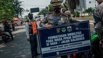Hari Pertama Pembatasan Mobilitas PPKM Darurat di Perbatasan Tangerang-Jakarta