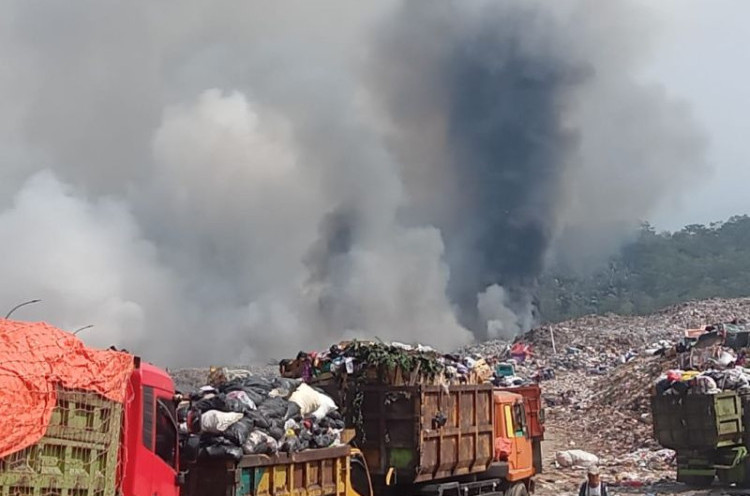 Ribuan Ton Sampah Menumpuk di Kota Bandung