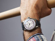 Oris Luncurkan Big Crown Pointer Date untuk Hormati Legenda Bisbol Hank Aaron