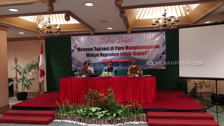 Diskusi publik terkait suksesi Mangkunegaran Sahid Hotel Solo. (MP/Ismail)