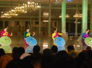 Peragaan Busana hingga Pameran Patung Meriahkan Festival Payung Indonesia 2017