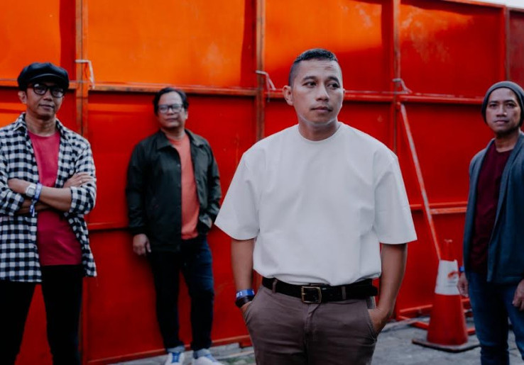 'Cerita yang Tersimpan' Jadi Kado Ulang Tahun ke-24 The Rain, Berikut Ini Liriknya