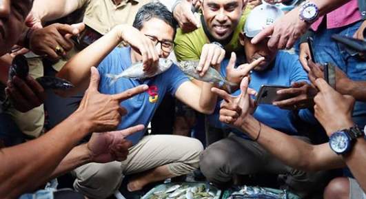 Mobil yang Ditumpangi Sandiaga Uno Dicegat di Tengah Jalan Oleh Sekelompok Massa di Sulsel