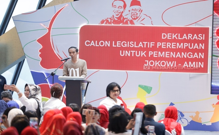Depan Ribuan Caleg Perempuan, Jokowi Perkenalkan Salam Jempol dan Tagar Baru