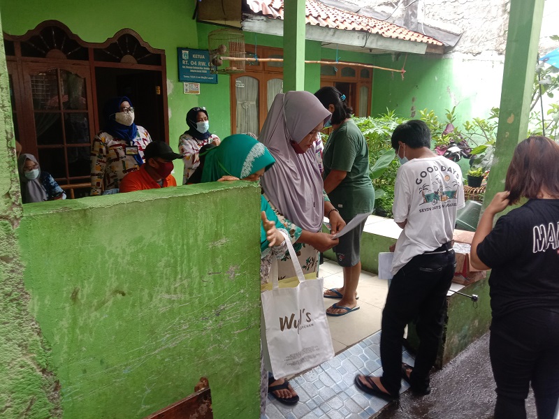 Penyaluran basos tunai di Jakarta. (Foto: Asropih)