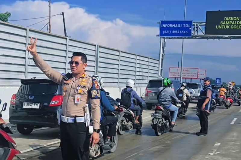 Banjir di Bekasi Bikin Polisi Izinkan Motor Masuk Jalan Tol