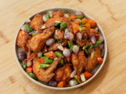 Sayap Ayam Goreng dengan Oseng Bawang untuk Menu Berbuka