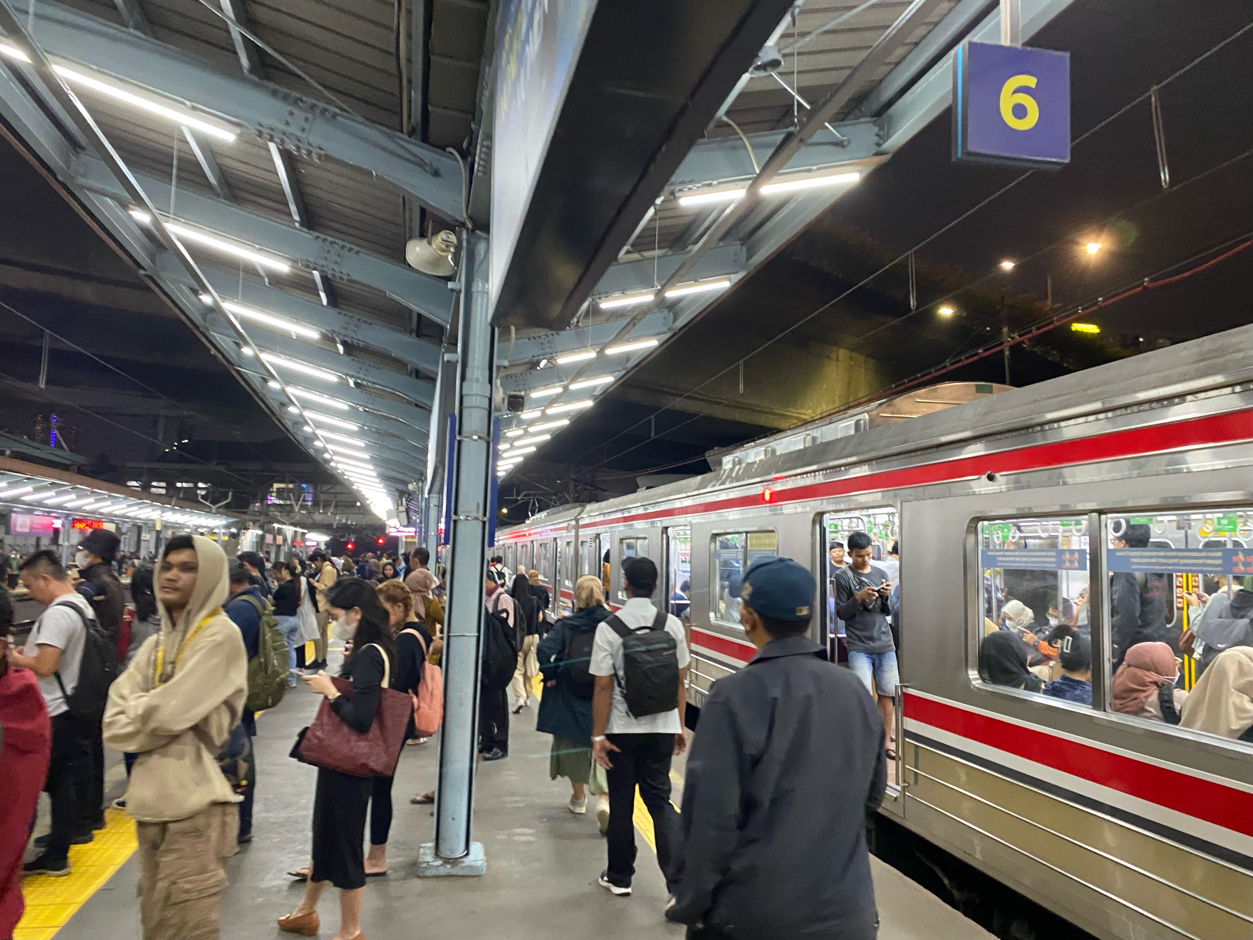 1,5 Juta Penumpang KRL-LRT Nikmati Tarif Rp 1 Saat Pelantikan Prabowo