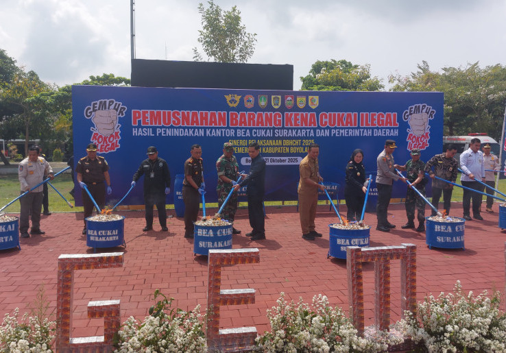 Bea dan Cukai Solo Musnahkan 12 Juta Rokok dan Alkohol Ilegal, Rugikan Negara Rp 12 Miliar
