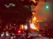 May Day Diwarnai Kerusuhan, Pos Polisi Taman Cikapayang, Bandung, Dibakar