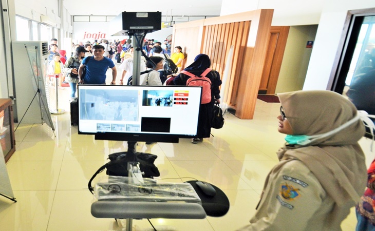 Thermal scanner berfungsi untuk mendeteksi virus atau suhu tertentu pada penumpang 