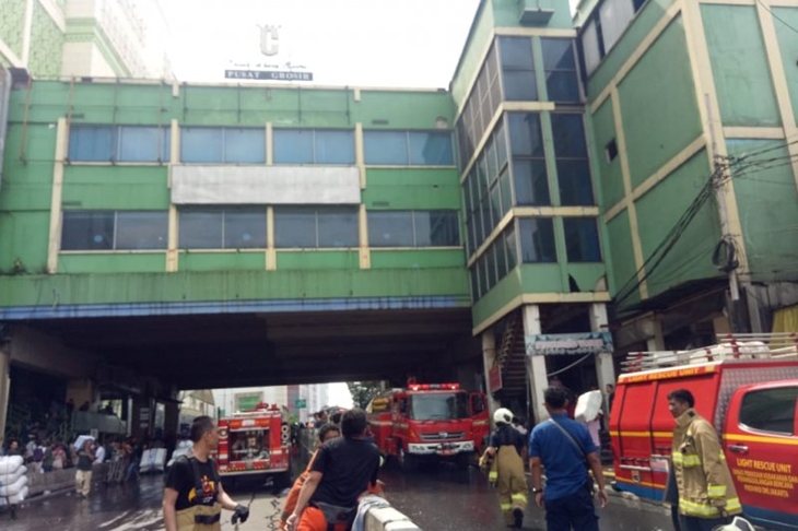 Blok C Pasar Tanah Abang saat kebakaran Senin (22/4) pagi. (Foto:  ANTARA News/Fathur Rochman)