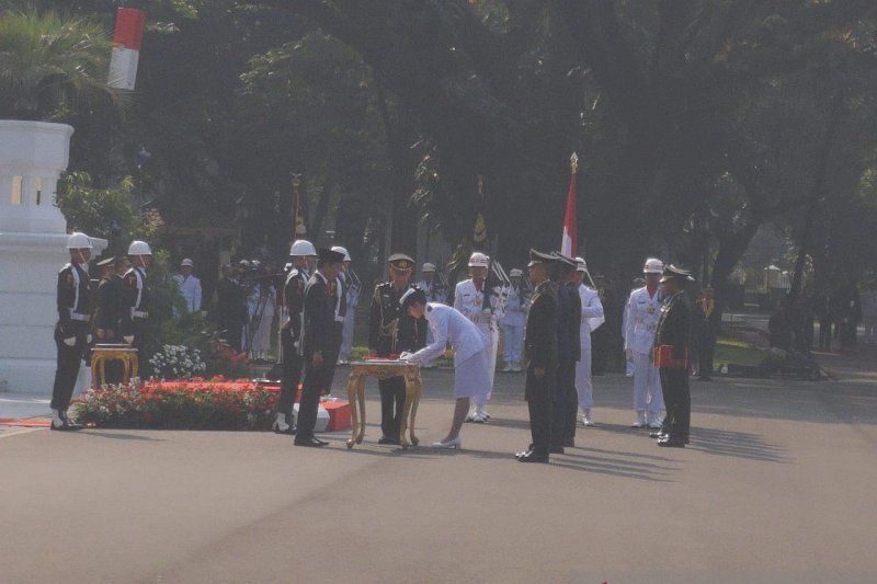 Bangganya Jokowi Lantik Lulusan Akmil-Akpol Angkatan 2019
