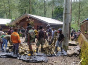 Sambut Natal, Warga Banti Bersama TNI/Polri Adakan Acara Bakar Batu