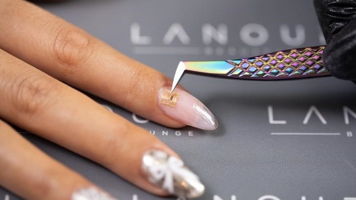 Canggih, Manicure Menyulap Kuku Jadi Kartu Nama