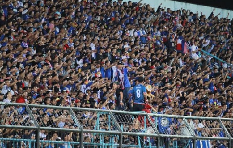 Seumur Hidup Dilarang Masuk Stadion, Dirigen Arema: Hati Singa Takkan Luntur 
