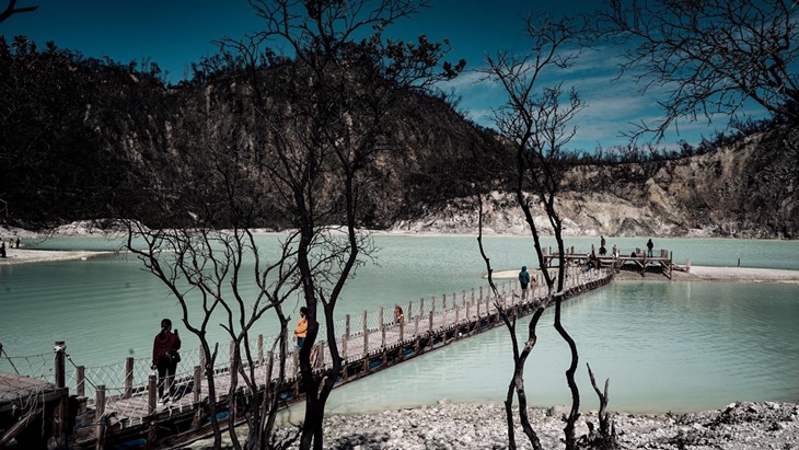 Menjelajah Wisata Kawah Putih di Era New Normal Bersama Travel Trip