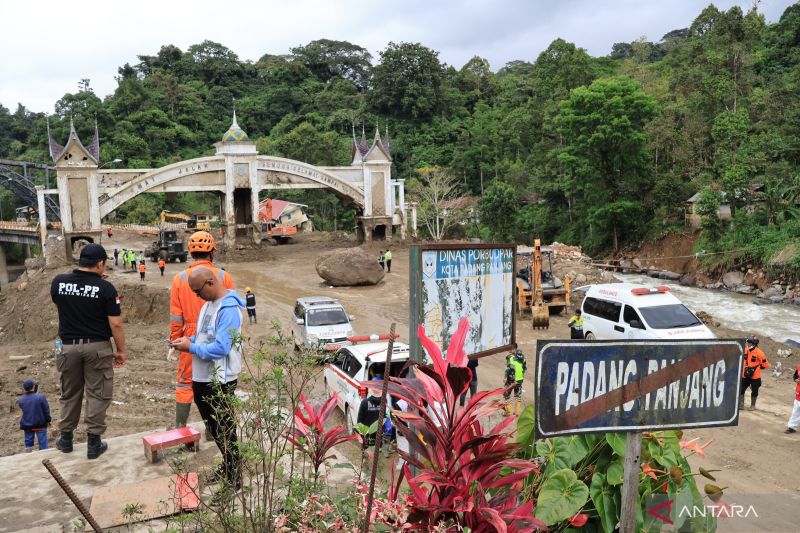Gubernur Sumbar Instruksikan Manfaatkan Kunjungan Pejabat Pusat untuk Korban Banjir