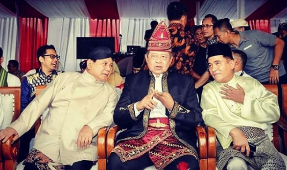 Jokowi-Ma'ruf Punya Yusril, Prabowo-Sandi Punya Pengacara Militan