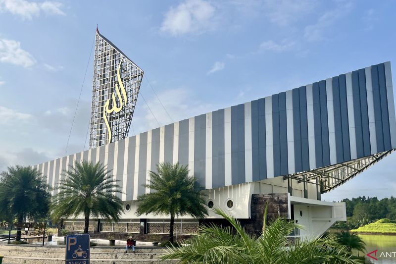 Masjid Perahu Cilacap, Ruang Jeda Pemudik di Penatnya Jalur Selatan 