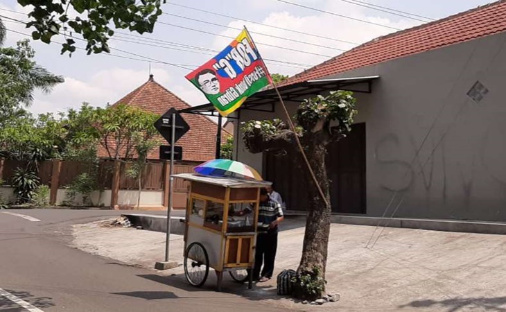 Spanduk Gibran di Pilwalkot Solo