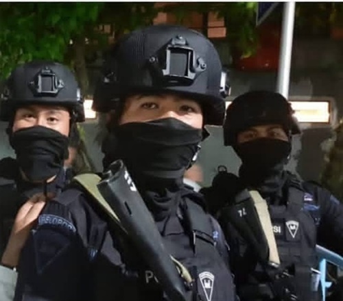 Polisi dari Tiongkok
