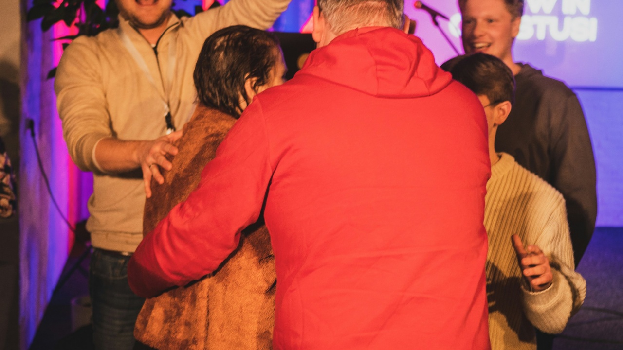 Lirik Lagu 'I Say A Little Prayer' yang Kembali Viral karena Glee