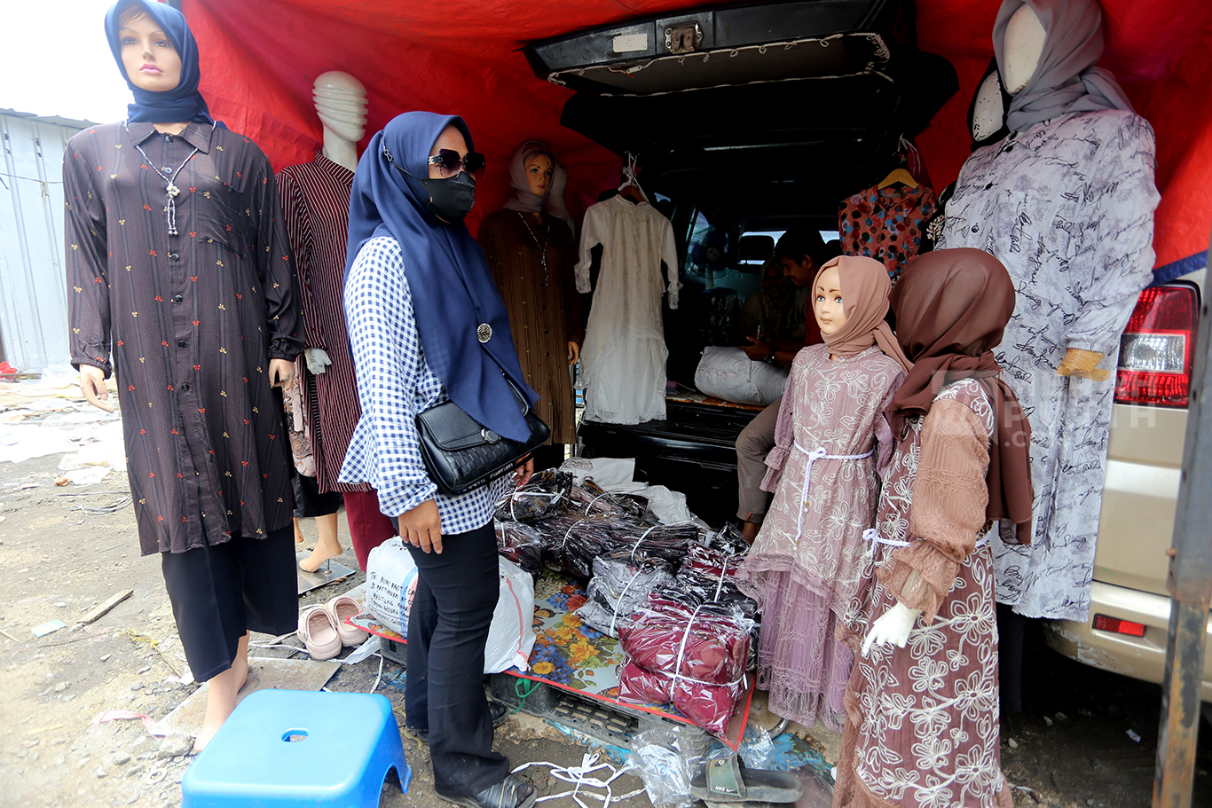 Warga Berburu Busana Muslim di Pasar Tasik Jelang Hari Raya Idul Fitri 1447 H