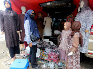 Warga Berburu Busana Muslim di Pasar Tasik Jelang Hari Raya Idul Fitri 1447 H