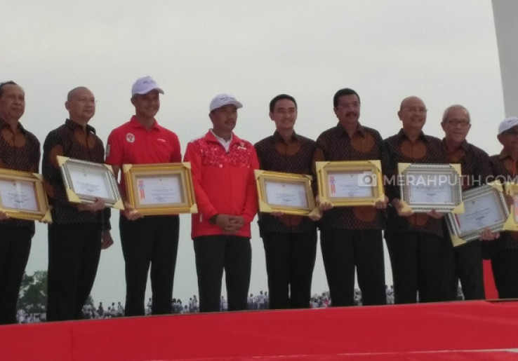 Kemenpora Beri Penghargaan kepada Kepala Daerah 