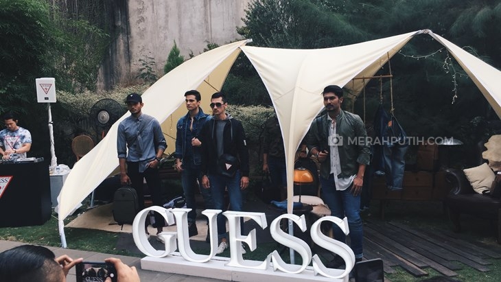 Bulan Oktober Diramaikan dengan Tas Keren dari Guess Men