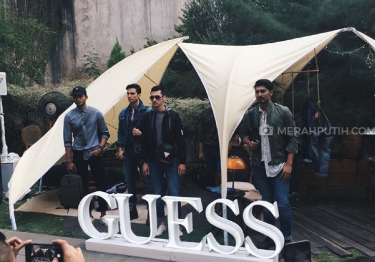 Bulan Oktober Diramaikan dengan Tas Keren dari Guess Men