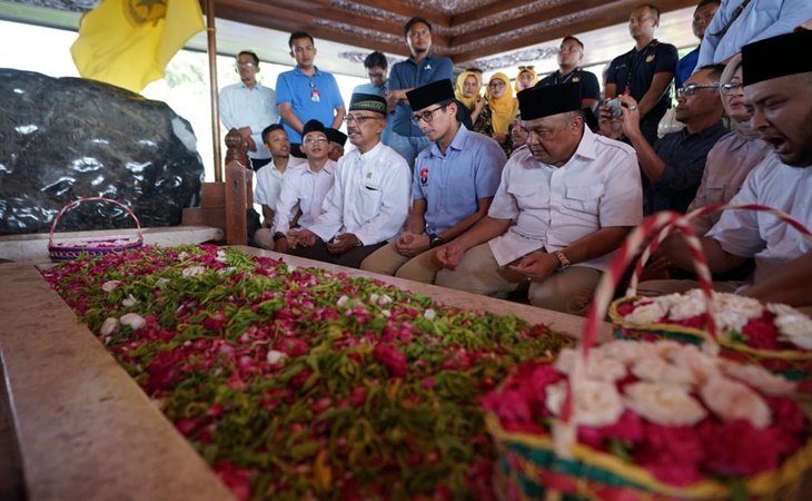 Tiba di Blitar, Sandiaga Uno Ziarah ke Makam Bung Karno 