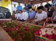 Tiba di Blitar, Sandiaga Uno Ziarah ke Makam Bung Karno 