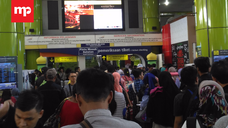 Puncak Arus Mudik di Stasiun KA Gambir dan Pasar Senen H-1