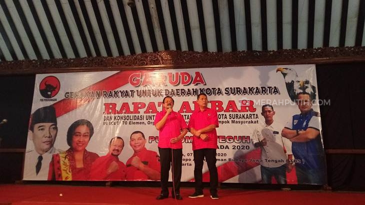 Pasangan cawali dan cawawali Achmad Purnomo dan Teguh Prakosa dalam acara deklarasi dukungan Pilwakot Solo. (MP/Ismail)