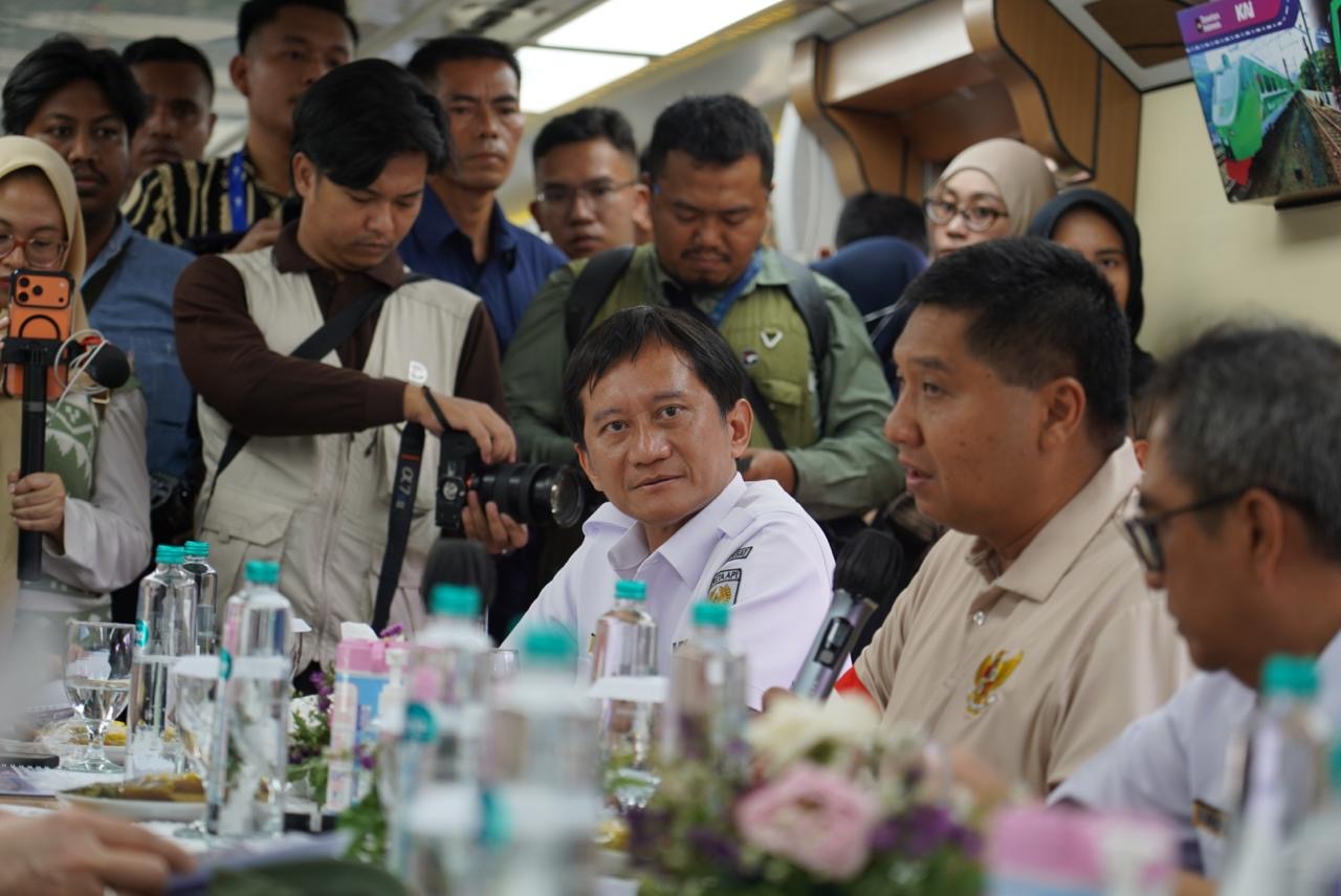 Menteri PKP dan COO Danantara Tinjau Kawasan Bantaran Rel Kawasan Jakarta, Survei Lokasi Permukiman