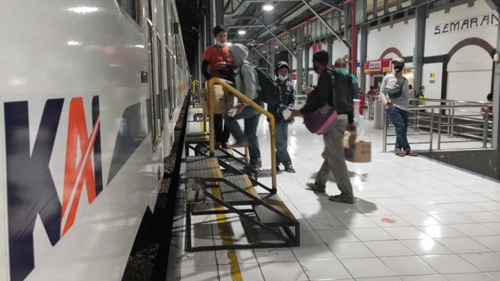Jelang Libur Panjang, Keterisian Kereta Api Hampir 100 Persen