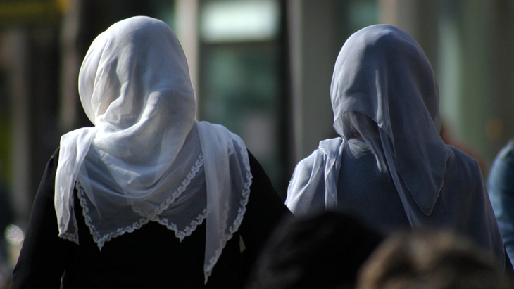 Hijab. (Pixabay/ JosvdV)