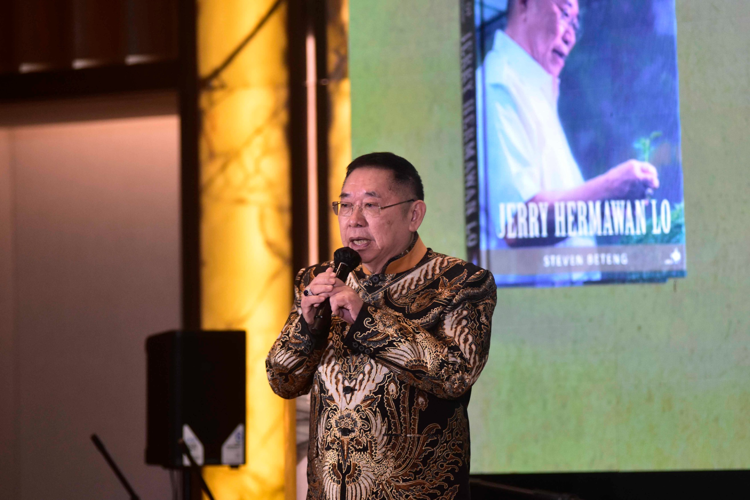 Founder JHL Group, Jerry Hermawan Lo, memberi sambutan dalam peluncuran buku The Art of Simple Leadership