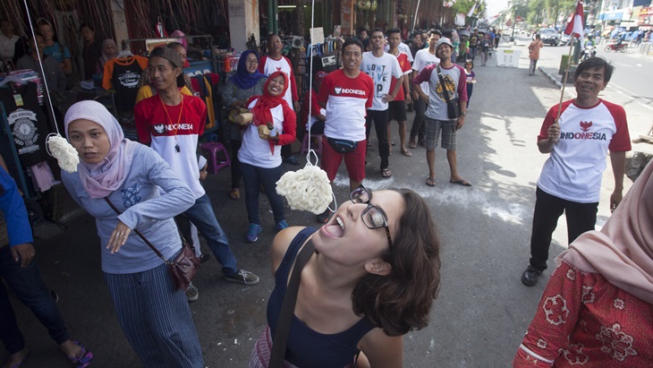 lomba makan kerupuk
