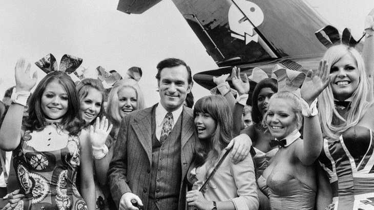 15 Sisi Hugh Hefner