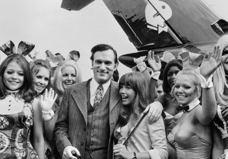 15 Sisi Hugh Hefner