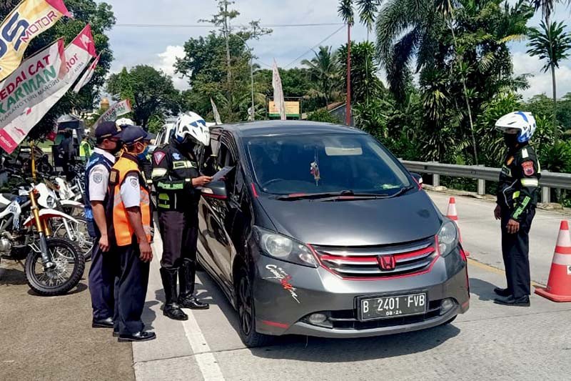 Penyekatan Diperketat, Jumlah Kendaraan yang Coba Masuk Jakarta Alami Penurunan